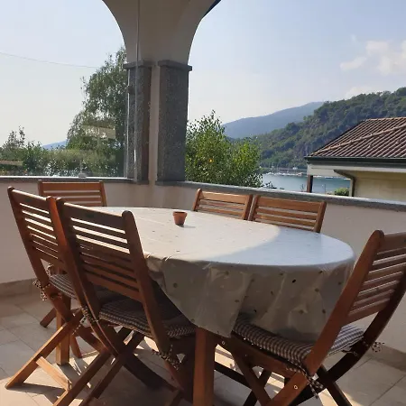 Apartment With Lake View 아파트 *