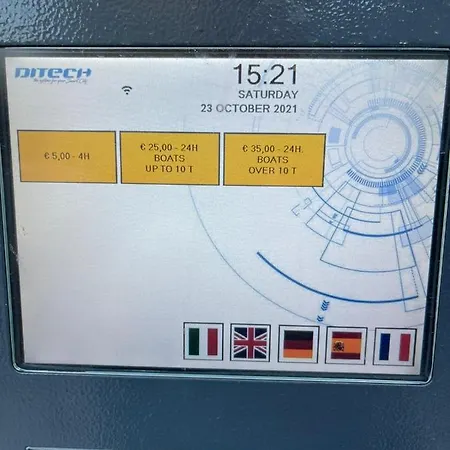 Apartment With Lake View * 바메노