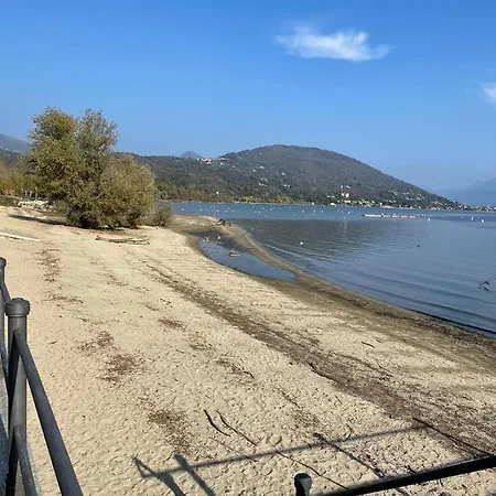Apartment With Lake View 아파트 바메노